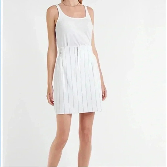 NEW Express High Waisted Pinstripe Linen-Blend Smocked Waist Mini Skirt Sz M - Picture 2 of 12